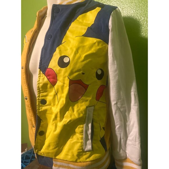 Pikachu jacket - Picture 3 of 8